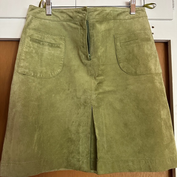 Lilly PULITZER green suede skirt, size 10 - Picture 1 of 6